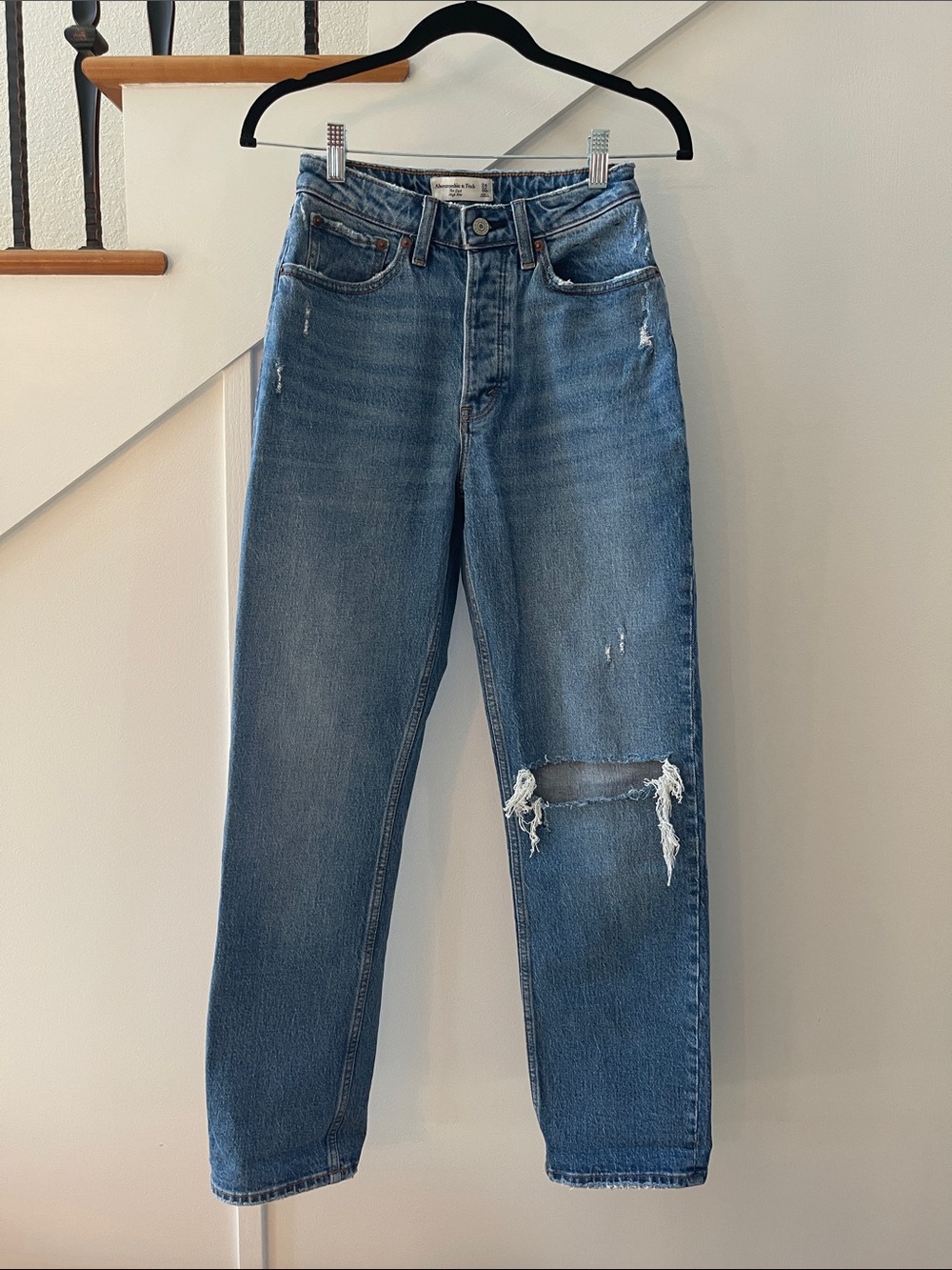 Abercrombie & Fitch The Dad High Rise Distressed Blue Jeans EUC Size 24